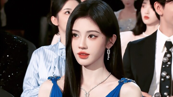 Langsung bikin mata terbelalak—para bintang wanita di Anugerah Bintang Berkilau sudah cantik memeson