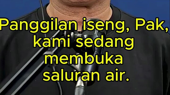 Pak, kami sedang membuka saluran air untuk membersihkan saluran pembuangan
