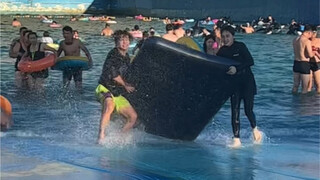 不仅给你送礼，还得给你跳段街舞