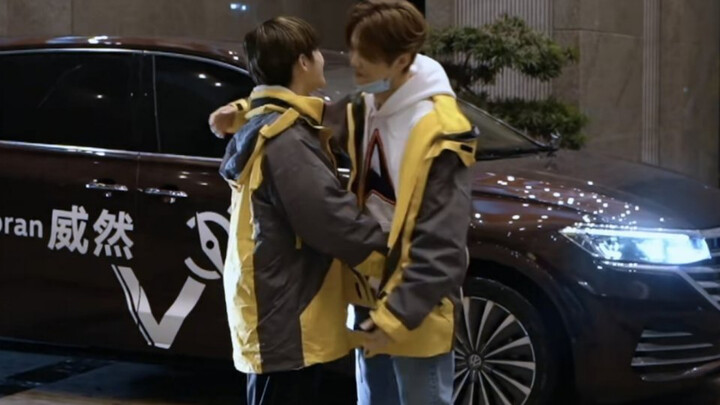 【Lộc Hàm & Chu Chấn Nam】（Trượt gối trong tiêu đề! Cảm thấy sự tương tác rất ấm áp, nếu có gì khiếm n