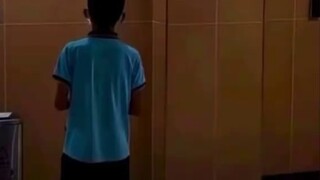 Khoảnh khắc khi hàng phòng ngự của cư dân mạng đương đại bị phá vỡ