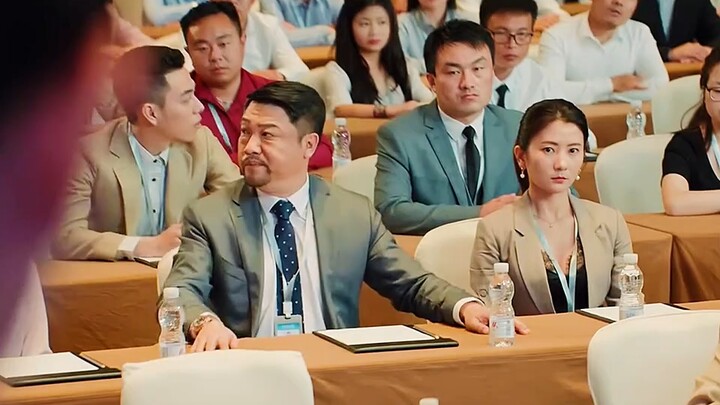 Man invites celebrity to pretend to be his girlfriend to spite ex-girlfriend, driving her absolutely