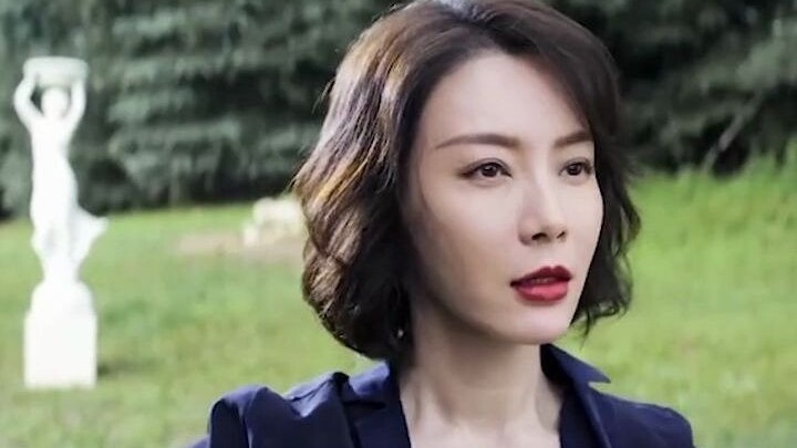 Chị gái cực ngầu, cây đại thụ của giới hủ có thể khiến người ta “gãy gập”, mình quá yêu khí chất trê
