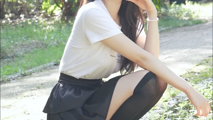 การแมทช์กระโปรงเค้กกับถุงเท้าเลยเข่าของพี่สาวซีฮยอน