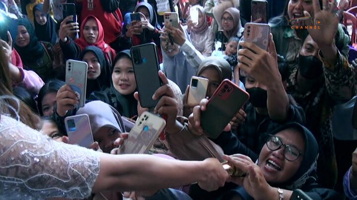 Rara Lida Ketarik Ibu Ibu Setelah disawer 10 Juta Off Air Jud 2 Bawakan Lagu  Rindu Berat