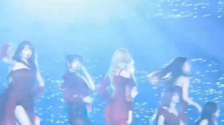 【آيف】أدب ربط الأزهار في حفل جوائز MAMA 2024