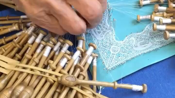 Fully handmade lace production process