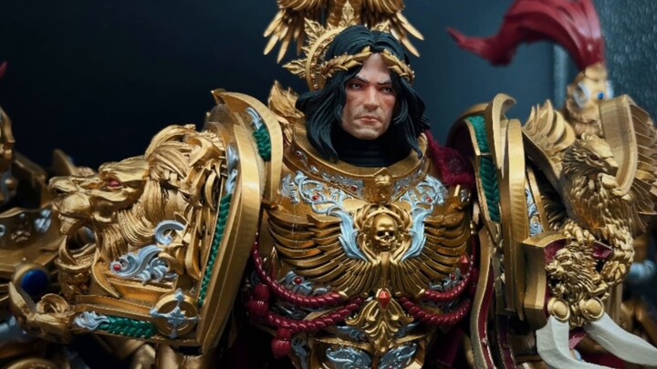 Warhammer 40k Emperor's Guards Dark Source dan hasil transformasi mainan McFarlane