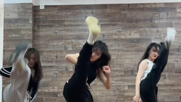 就冲踢腿这一段扒的｜Born to be翻跳｜itzy