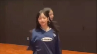 Hanni danced all the songs of New Jeans by herself! Her freestyle is so charming~