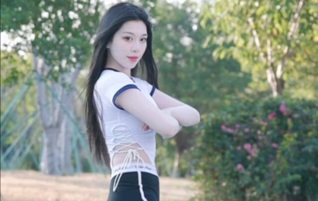 Linlin Su lắc lư lắc lư