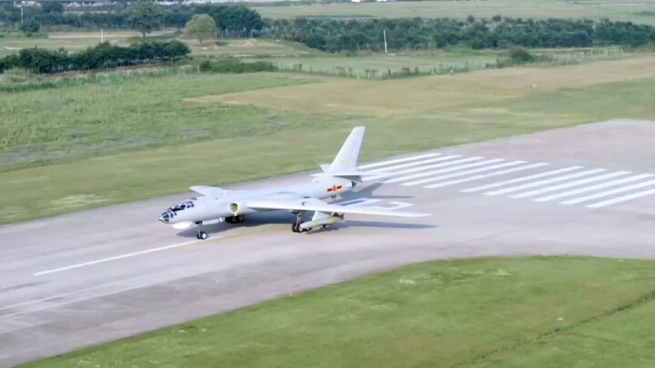 Pilot Encounters a Flying Object Right at Takeoff!
