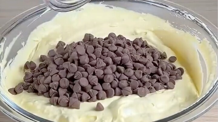 【奶奶的秘方】No Ice Cream Maker Needed! 3 Steps to Creamy Mango Chocolate Chip Ice Cream (不用冰淇淋机！3步做出入口即化