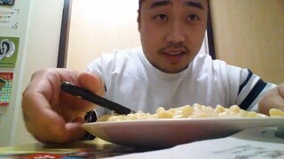 ASMR EATING SOUNDS - MACARONI AND CHEESE IN 5 MINUTES #1 (SHORT VERSION)