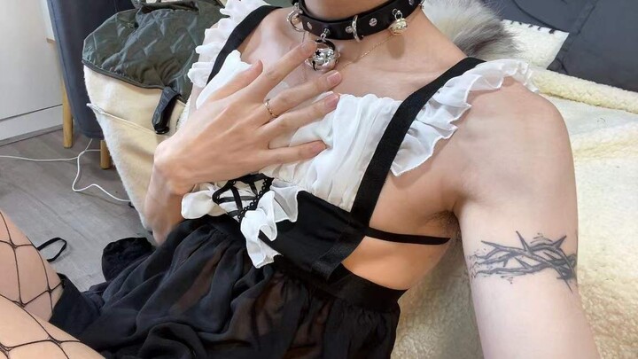 Gak Tahan! Rekaman Langsung Cowok Gagah Coba Pakai Stoking Hitam dan Kostum Pelayan!!