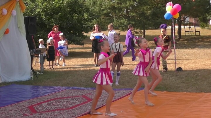 Tarian senam “Wa” oleh gadis kecil dari Belarus