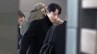 [Lee Soo Hyuk] Foto langsung bandara! Tampan sekali, pantas jadi model top Korea Selatan!