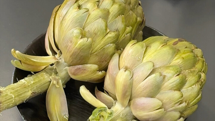 Pertama kali mencoba artichoke, setelah selesai makan, mulut dan perut rasanya tidak sinkron...