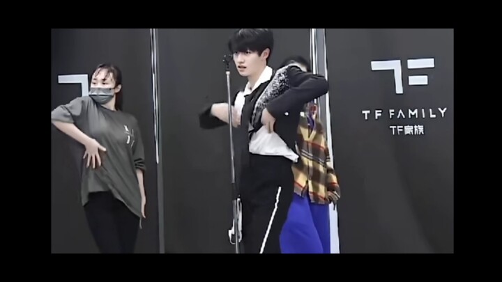 阿志：这绝对是亲兄弟