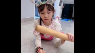 亲一下就会变大？#斗罗大陆 #唐舞桐与唐老六 #小舞 #唐舞桐 #唐三 #唐老六