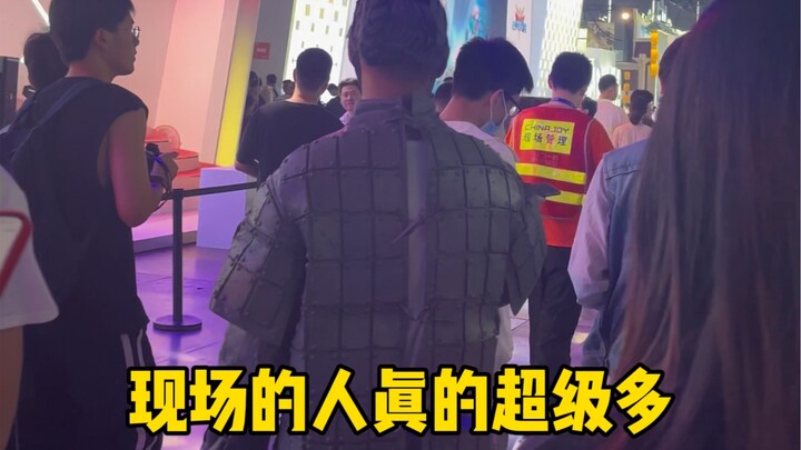 Saat aku sedang melakukan cosplay Terracotta Warrior di acara komik, ternyata bertemu dengan atasan…