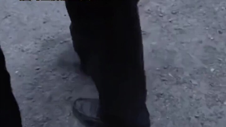 耿市长离开的那天，得知消息的人都前去了宾馆为他送行，还有一些民众向他表示了感谢，坐在离开的车上，耿市长也没能忍住留下了泪水。