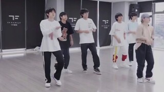 「TF三代」练习室版的《Sailing》和《鱿鱼游戏》
