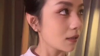 “我以为要往卧室换呢”