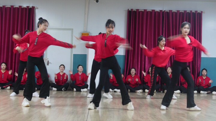 The girls in school uniforms are youthful and sunny #LatinDance #NationalBiaoGirls #HuainanWorldArtS