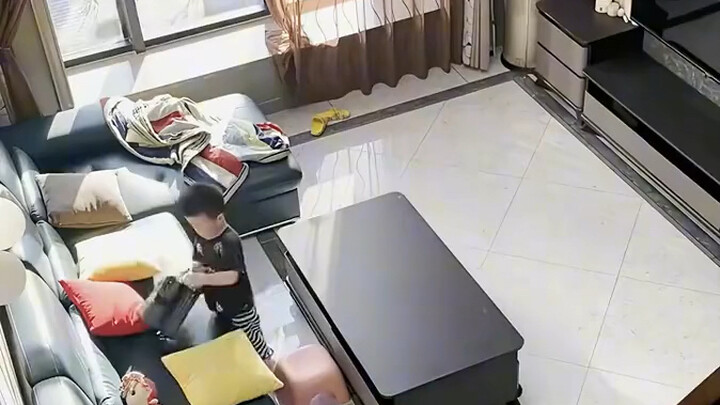 บ้านหนึ่งหลังย่อมต้องมีหัวหน้าสักคน คุณแม่ท่านนี้ได้ครอบครองลูกๆ ทั้งสามคน ช่างเป็นความโชคดีจริงๆ