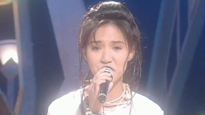 บนเวทีที่ได้รับรางวัลเมื่อปี 1993 เธอได้ร้องเพลงจนร้องไห้ และนักเรียนชั้นโตที่อยู่ในกลุ่มผู้ชมต่างปร