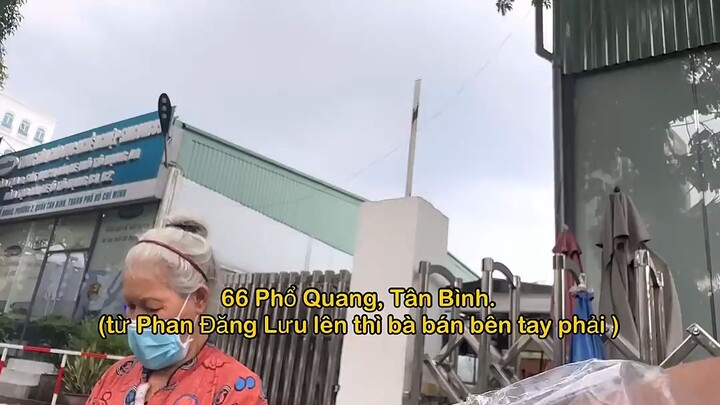 Bà Lớn tuổi bán bánh bông lan trứng muối..