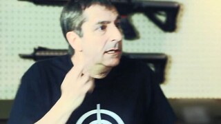 美国人少是有原因的，这么买枪不死才怪!