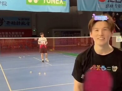 Every time I see Li Yuxuan’s smash, it always takes my breath away—it’s just so smooth and perfect.