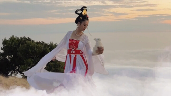 Wishing you a happy Mid-Autumn Festival! Don’t forget to enjoy some mooncakes!