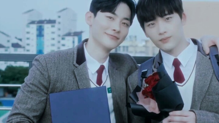 "Xiao Huanna~Li Huan~Ian" Entahlah! Aku suka sekali dia memanggil namanya!