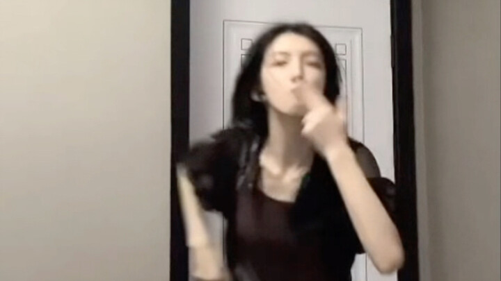 Zhuozhuo's wife's live dance "Ace of Spades"