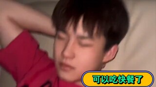 عندما استيقظت من السُكر ووجدت أن المساعد الصغير أخذني إلى المنزل، فهل يُمكنني...