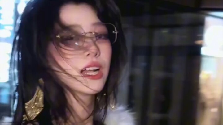 Love is like a roller coaster—if you just keep your eyes on me, you won’t get dizzy.