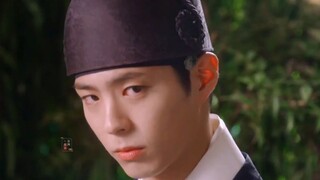 Nếu hoàng tử của Kim Yu-yeon trông như thế này thì còn có thể hiểu được, nhưng hoàng tử với xiên thị