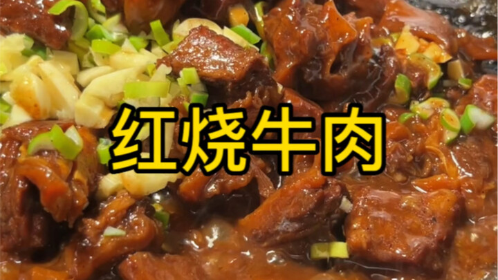 Món thứ tư trong mâm cơm tất niên: bò kho. Khi hầm lại thịt bò lần cuối, tốt nhất vẫn là để lửa nhỏ 