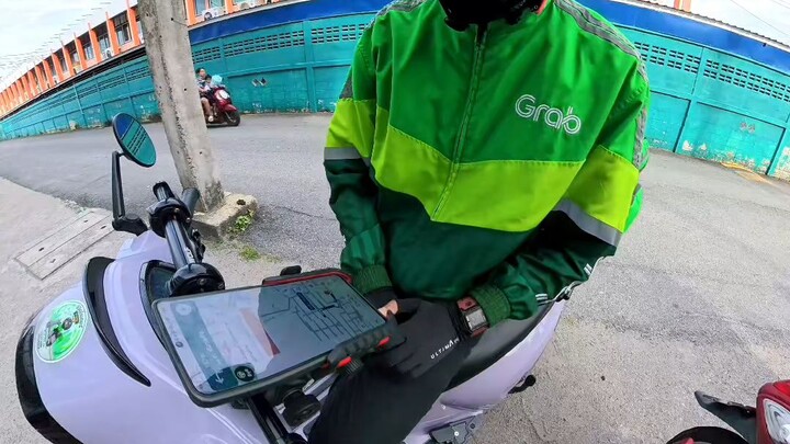 เด็กน้อยนักเรียนผมก็เก็บเต็มนะครับ😅 #จ่าซอย #แกร็บบ้านบึง #grab #บ้านบึงชลบุรี #ชีวิตไรเดอร์