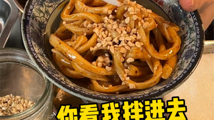 เส้นน้ำหวานอร่อยมาก!! ชามละ 10 หยวน ฟินสุดๆ หอม เผ็ด หวาน ลงตัว!