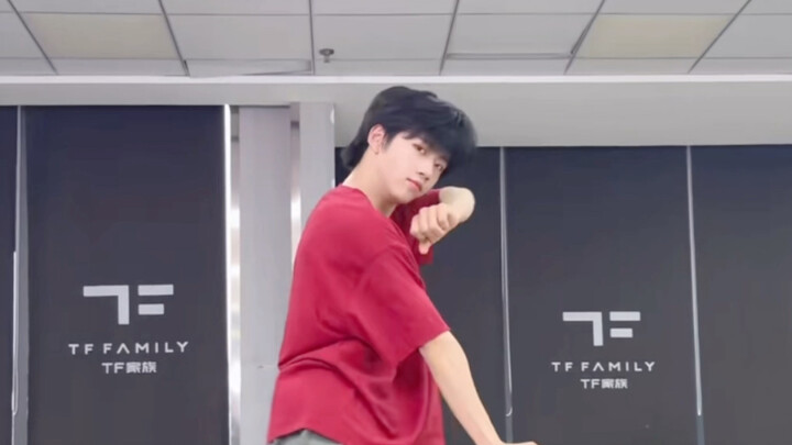 【张函瑞】舞蹈cover《Tuesday》 卡点极度舒适！