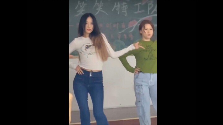 Domestic Girls’ High School: Sexy Dance “Jeans Are Forever” at the New Year’s Gala | High School Stu