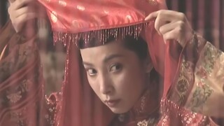 A girl with big feet disguises herself as a bound-footed beauty and marries into a wealthy family to