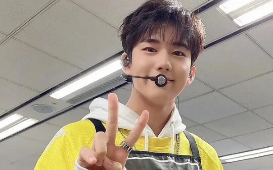 شاب كوري يعيد رقصة "أنا من يونان"