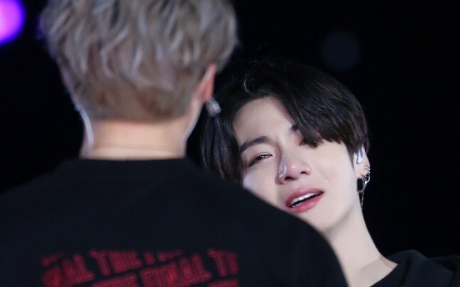 [KOOKMIN] Meskipun Sudah Besar, Tetap Mencari Kakak Saat Rapuh