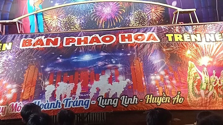 CHƯƠNG TRÌNH biểu diễn nghệ thuật bắn pháo hoa trên nền nhạc