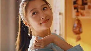 Chỉ cần xinh đẹp, làm gì cũng có lợi thế